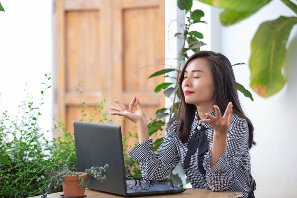 A lady practising Mindfulness at work